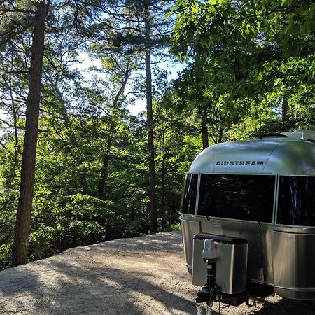 Hotel Airstream Caravel 2020 Loblolly Pines Adventure Camp Eureka Springs Exteriér fotografie